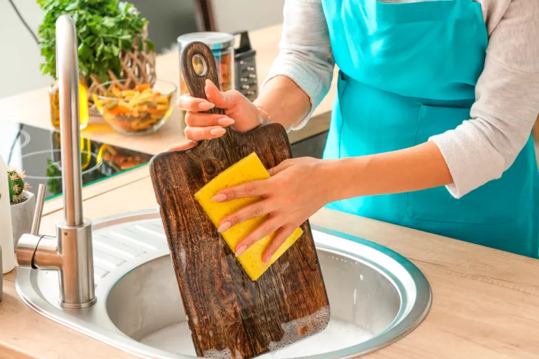 Tabla de cortar alimentos: usos y cómo limpiarla paso a paso