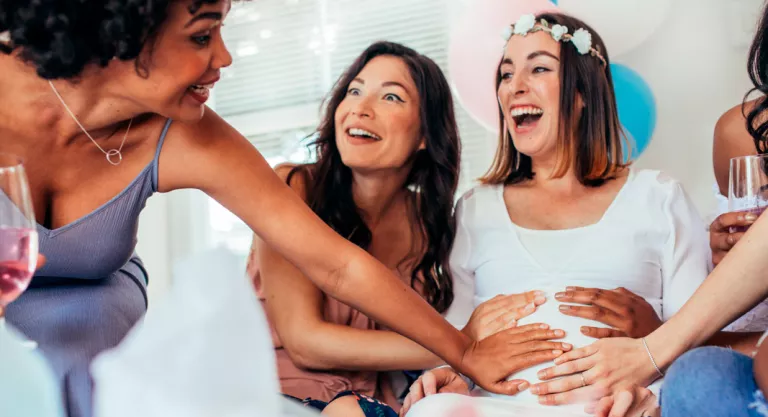 Cómo organizar un baby shower, los invitados