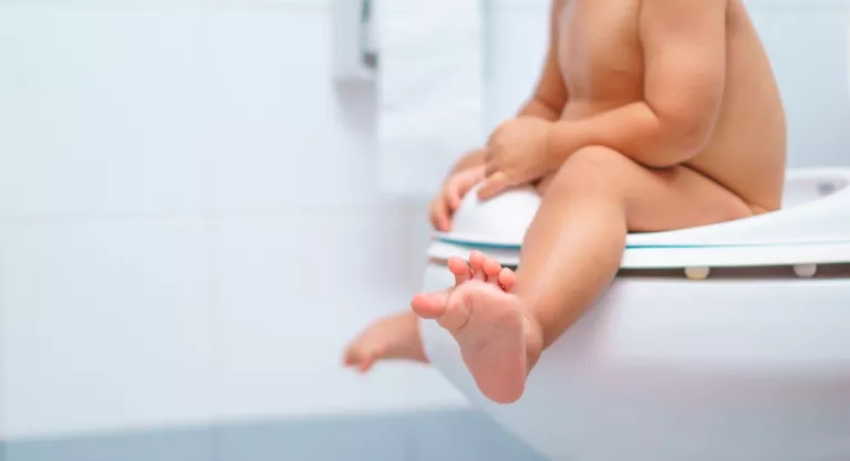 Trucos para enseñar a tus hijos a usar el baño 