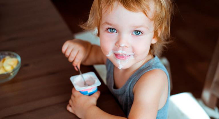 Pautas para aliviar náuseas: yogur natural