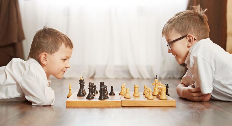 6 beneficios del ajedrez para niños y adolescentes: competencias educativas
