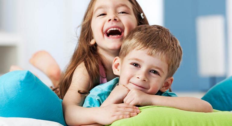 Cuándo separar a los hermanos de habitación: diferencias entre niños y niñas