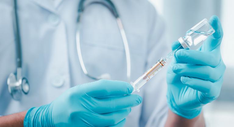 Mitos y verdades sobre la variante ómicron: vacunas