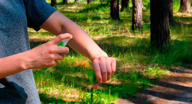 Cómo prevenir el síndrome de alfa-gal: usar repelentes de insectos