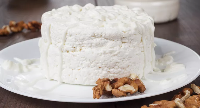 Queso fresco con nueces