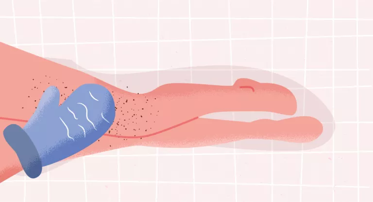 Ilustración: exfoliar la piel antes de aplicar el autobronceador