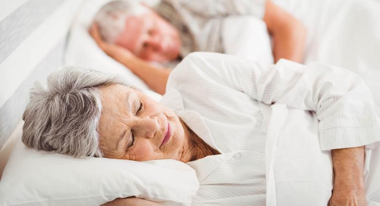 Posturas para dormir las personas mayores