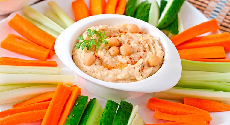 Alimentos procesados saludables: hummus de supermercado