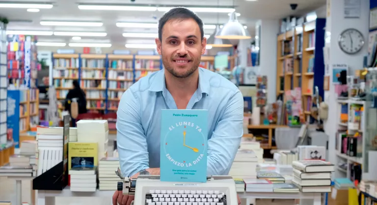 Pablo Zumaquero con su libro El lunes empiezo la dieta