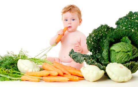 ¿Qué alimentos sólidos doy al bebé?