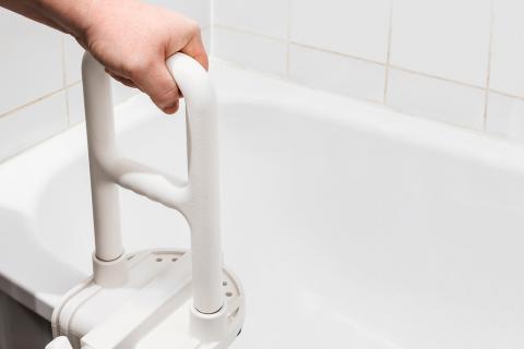 Cambios generales para adaptar el baño de la persona mayor