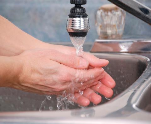 Lavado de manos para prevenir intoxicaciones alimenticias
