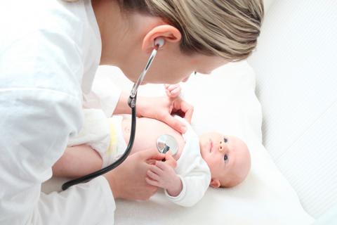 Cómo se diagnostica un soplo cardíaco en el bebé