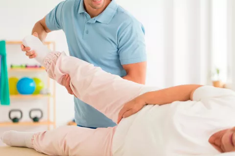 Tratamiento de rehabilitación tras una ruptura de cadera