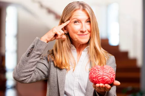 10 hábitos que dañan el cerebro de los mayores 10 hábitos que dañan el cerebro de los mayores