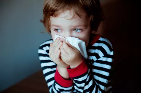 Niño con problemas respiratorios