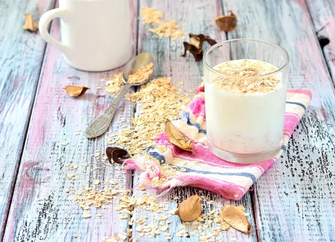La revolución de las bebidas vegetales como alternativa a la leche Bebida de avena