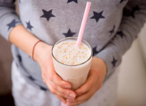 Beneficios de la bebida de avena y cómo elegir la más adecuada Beneficios de la bebida de avena