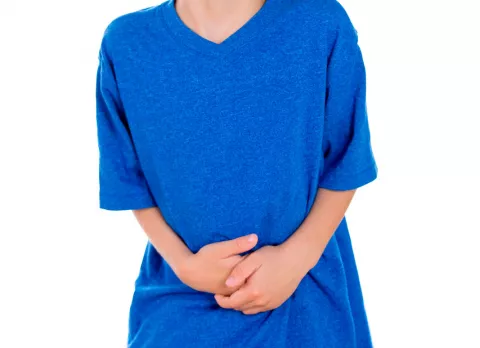 Síntomas del varicocele Niño con dolor testicular por varicocele