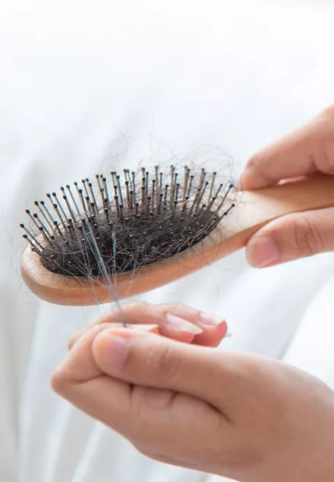 Caída del cabello a causa del tratamiento del cáncer de mama