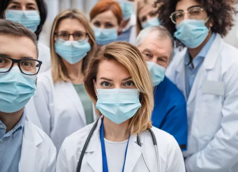 Pautas para que los sanitarios gestionen sus emociones por el COVID-19 Pautas para que los sanitarios gestionen sus emociones por el coronavirus