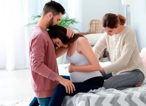 Doula apoyando a la embarazada Doula