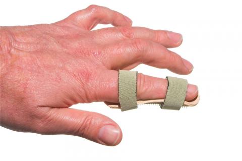 Primeros auxilios en caso de fractura de dedo