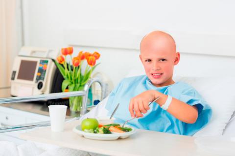 Alimentación en niños con cáncer: pautas para combatir sus efectos