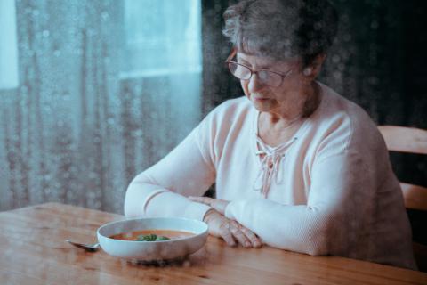 Anciana sin ganas de comer con síntomas de hiporexia