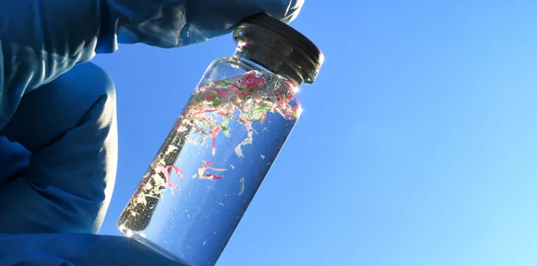 Recolección de muestras contaminadas con microplásticos