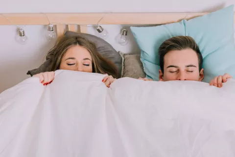 Pareja echando la sienta