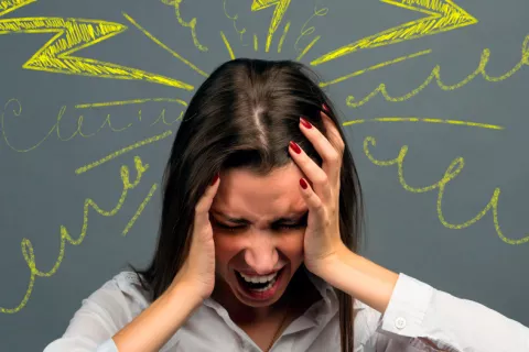 Hallan una vía nerviosa que podría explicar trastornos neurológicos Mujer con trastornos neurológicos y de migraña