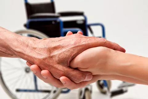 Las personas con esclerosis múltiple pueden tener más riesgo de cáncer Personas con esclerosis múltiple con mayor riesgo de cáncer