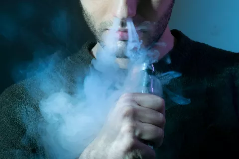 Los cigarrillos electrónicos dañan las células madre del cerebro Los cigarrillos electrónicos