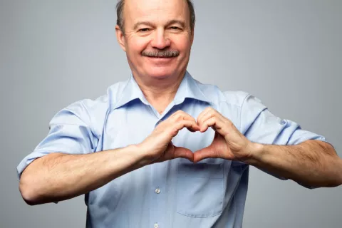 Hombre mayor con buena salud cardiovascular