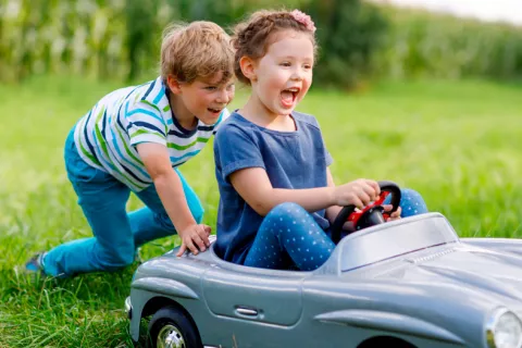 Niños con una infancia feliz