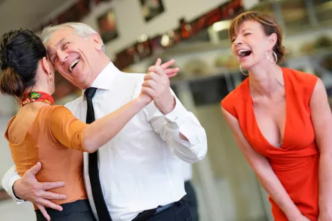 Las actividades artísticas, como cantar o bailar, mejoran tu salud Bailar mejora la salud
