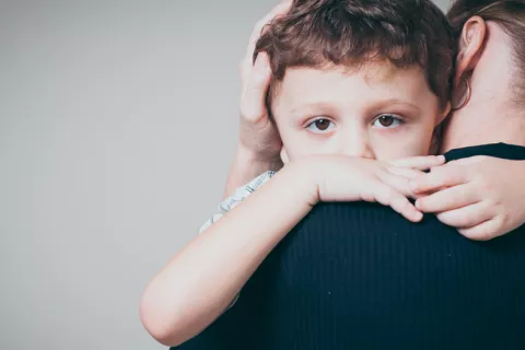 Los hijos de maltratadas pueden tener menor coeficiente intelectual Hijo de madre maltratada