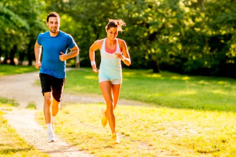 Dos personas haciendo running