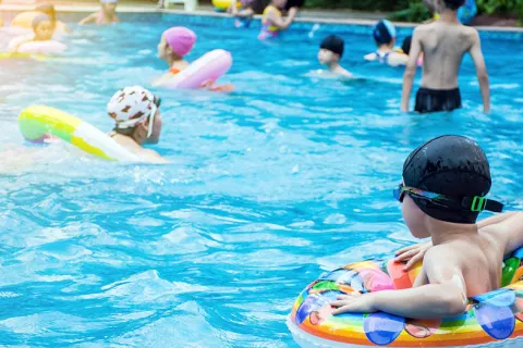 Contagiarse de coronavirus en el mar o la piscina es muy poco probable Contagiarse de COVID-19 en el mar o la piscina es muy poco probable