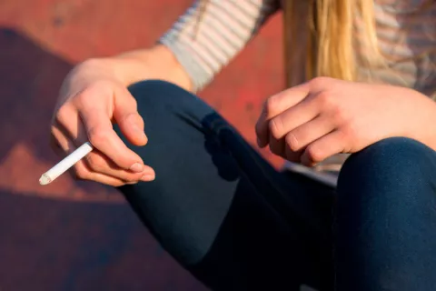 Los jóvenes que fuman son más vulnerables a tener un COVID-19 grave Los jóvenes que fuman son más vulnerables a tener un coronavirus grave