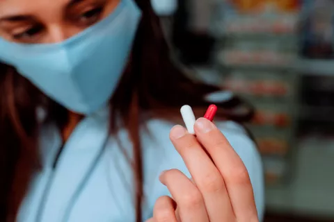 La quercetina, un compuesto natural, podría combatir el coronavirus La quercetina podría combatir el coronavirus