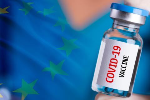 Vacuna contra el Covid-19 sobre la bandera de la comunidad europea