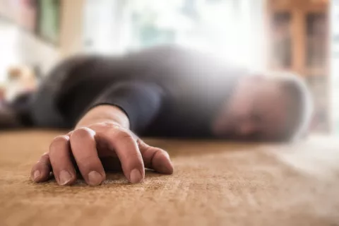 Primer tratamiento eficaz para los desmayos Desmayo por hipotensión en adulto mayor
