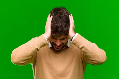 La terapia con luz verde puede ayudar a prevenir la migraña La terapia con luz verde podría ayudar a prevenir la migraña