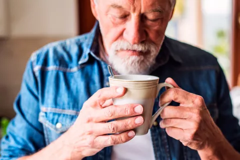 Asocian tomar café con mejor supervivencia en el cáncer colorrectal Relacionan tomar café con mejor supervivencia en el cáncer colorrectal