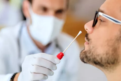 La reinfección por coronavirus también puede presentar síntomas graves Primer caso de reinfección por coronavirus en EE.UU.