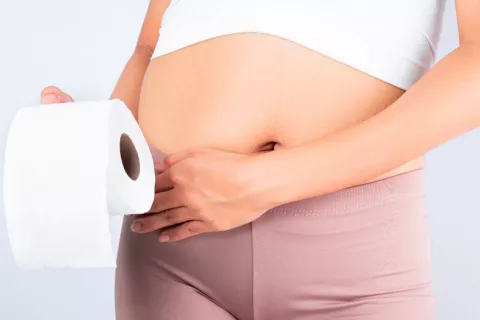 40% de las mujeres sufre estreñimiento en el embarazo o tras el parto Muchas mujeres sufren estreñimiento en el embarazo o tras el parto