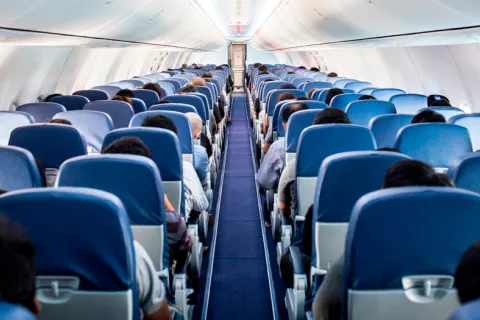 Latinoamérica recomienda evitar viajar en avión durante la pandemia Se recomienda evitar viajar en avión durante la pandemia