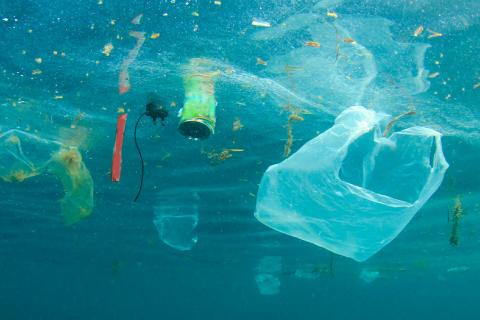 Toneladas de plásticos se vierten cada día en el Mediterráneo